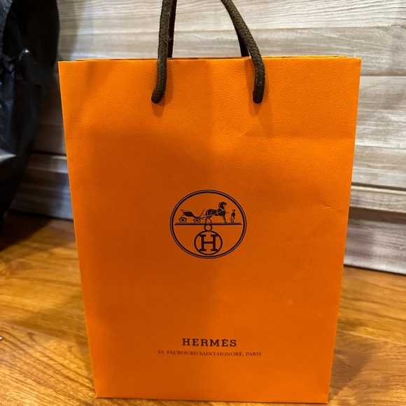 Hermès medium shopping bag. Got directly from Hermes store 100% Authentic - Picture 7 of 7